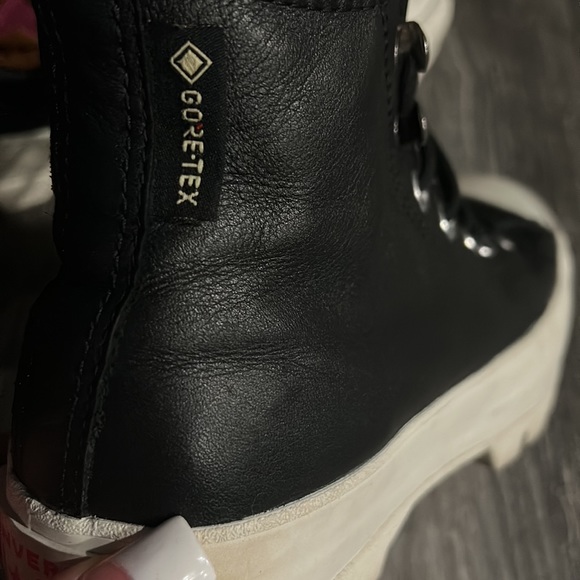 SPECIAL EDITION BLACK LEATHER CONVERSE SHOES. Size 6 1/2. - Picture 8 of 11